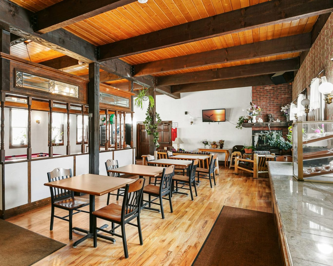 Rustic lodge dining area with wood ceilings and cozy seating at Georgetown Lodge.