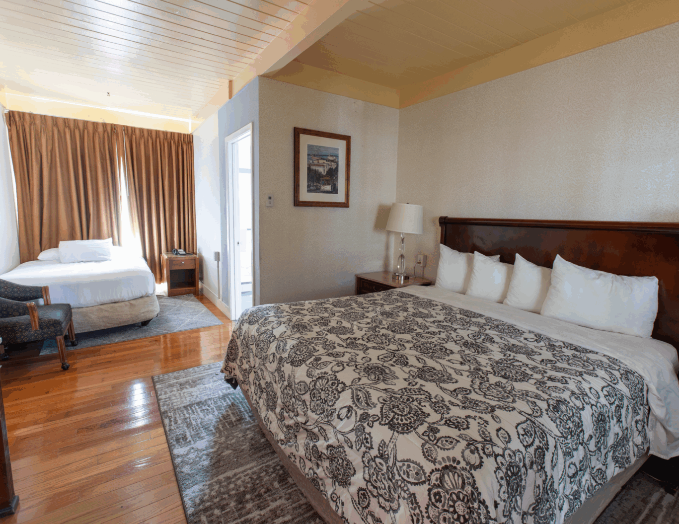 Guest room image
