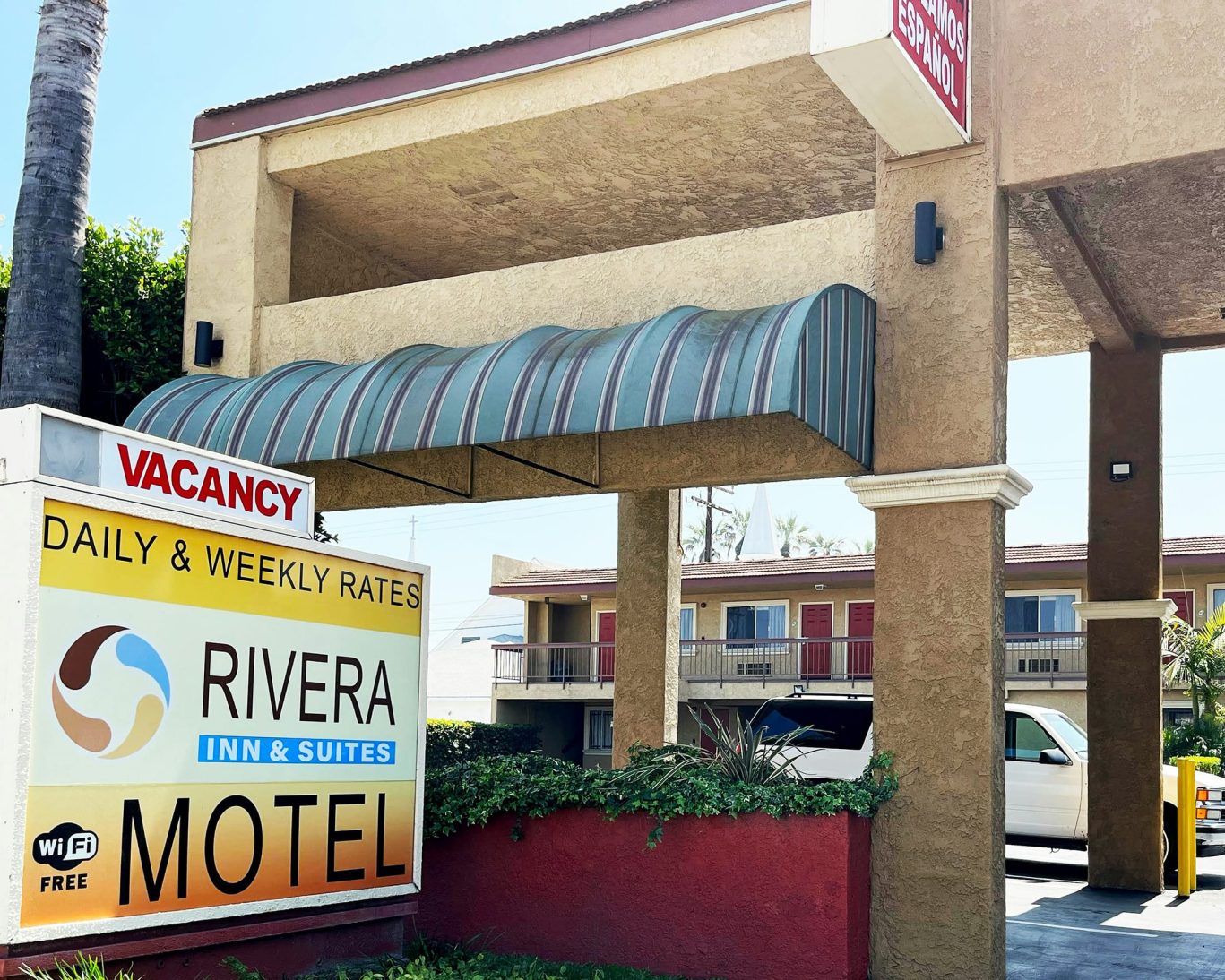 Rivera Inn & Suites Motel signage displaying daily and weekly rates and free Wi-Fi.