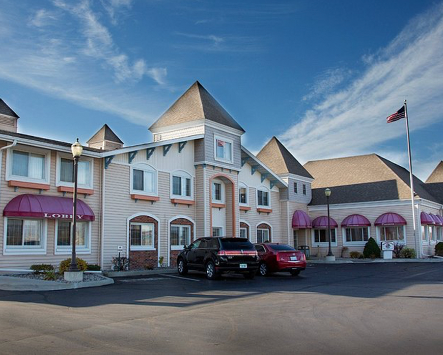 Grand-Pioneer-Inn-Escanaba,-MI-